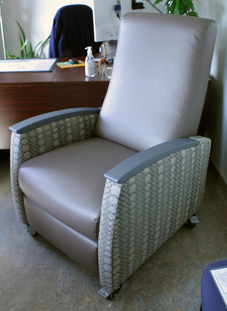 The Role of Medical Chair Recliners in Healthcare Facilities