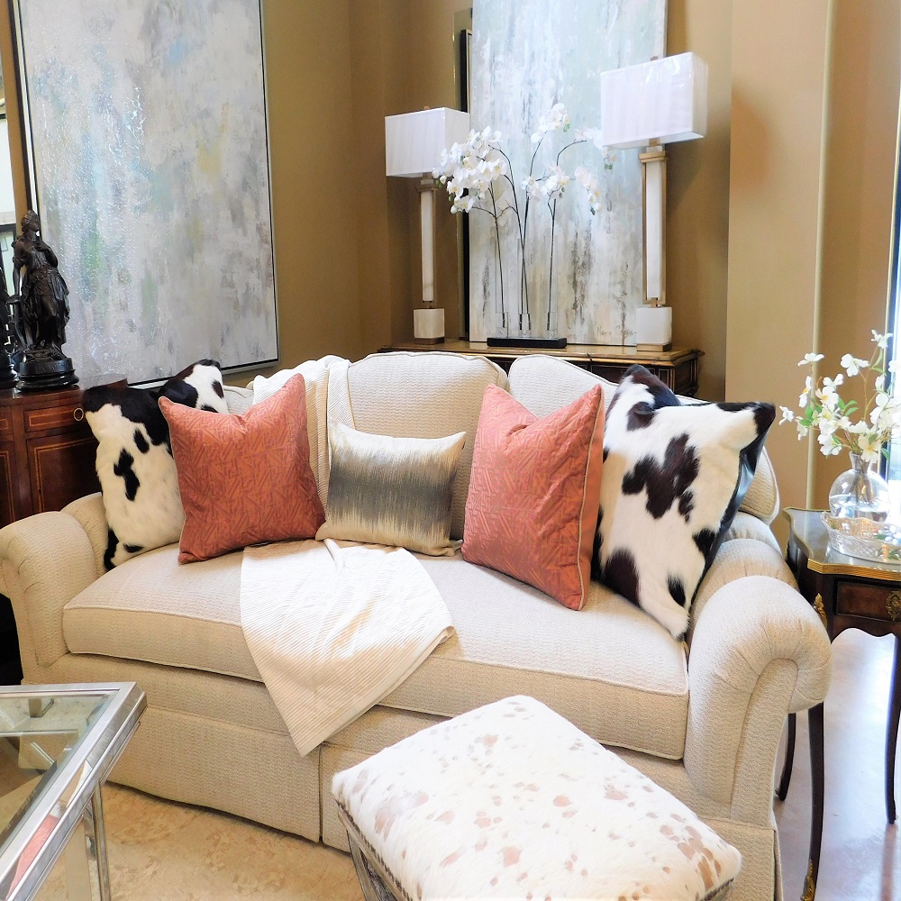 how to mix and match pillows on a sofa