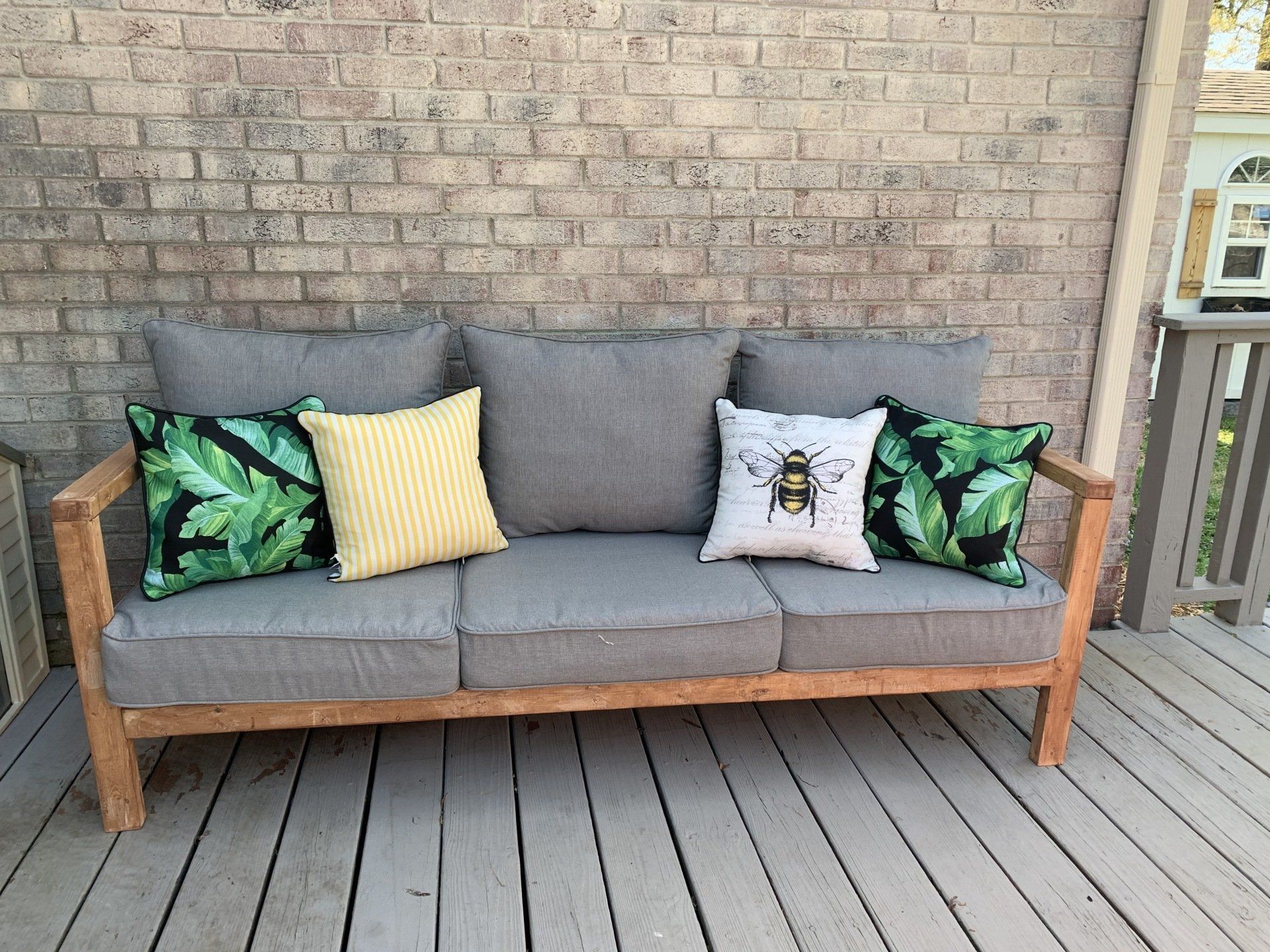 DIY Outdoor Sofa: Building Your Own Relaxation Oasis插图4
