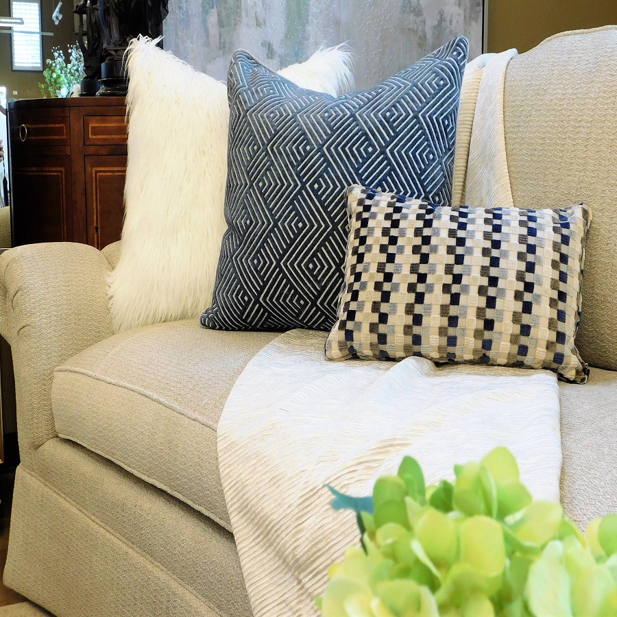 how to mix and match pillows on a sofa