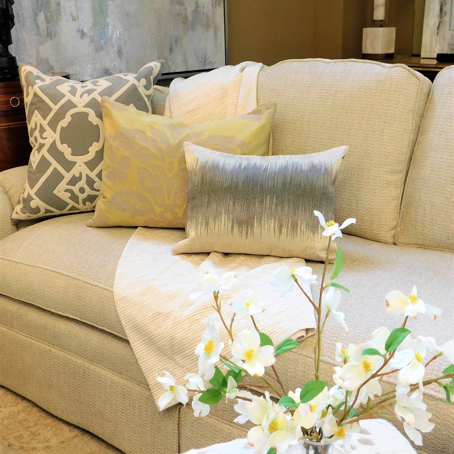 Creative Guide: Mixing Matched Pillows on Sofas